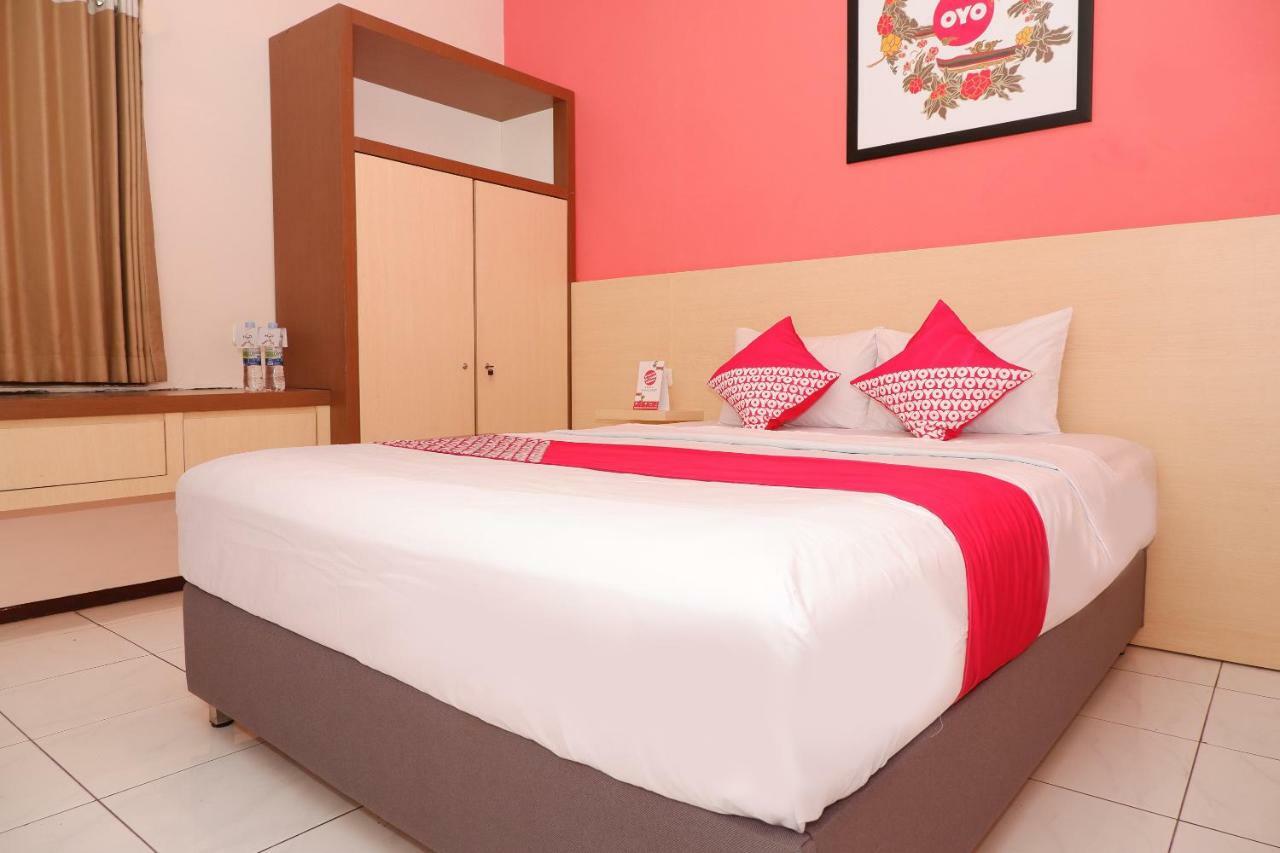 New Mira Hotel Семаранг Экстерьер фото
